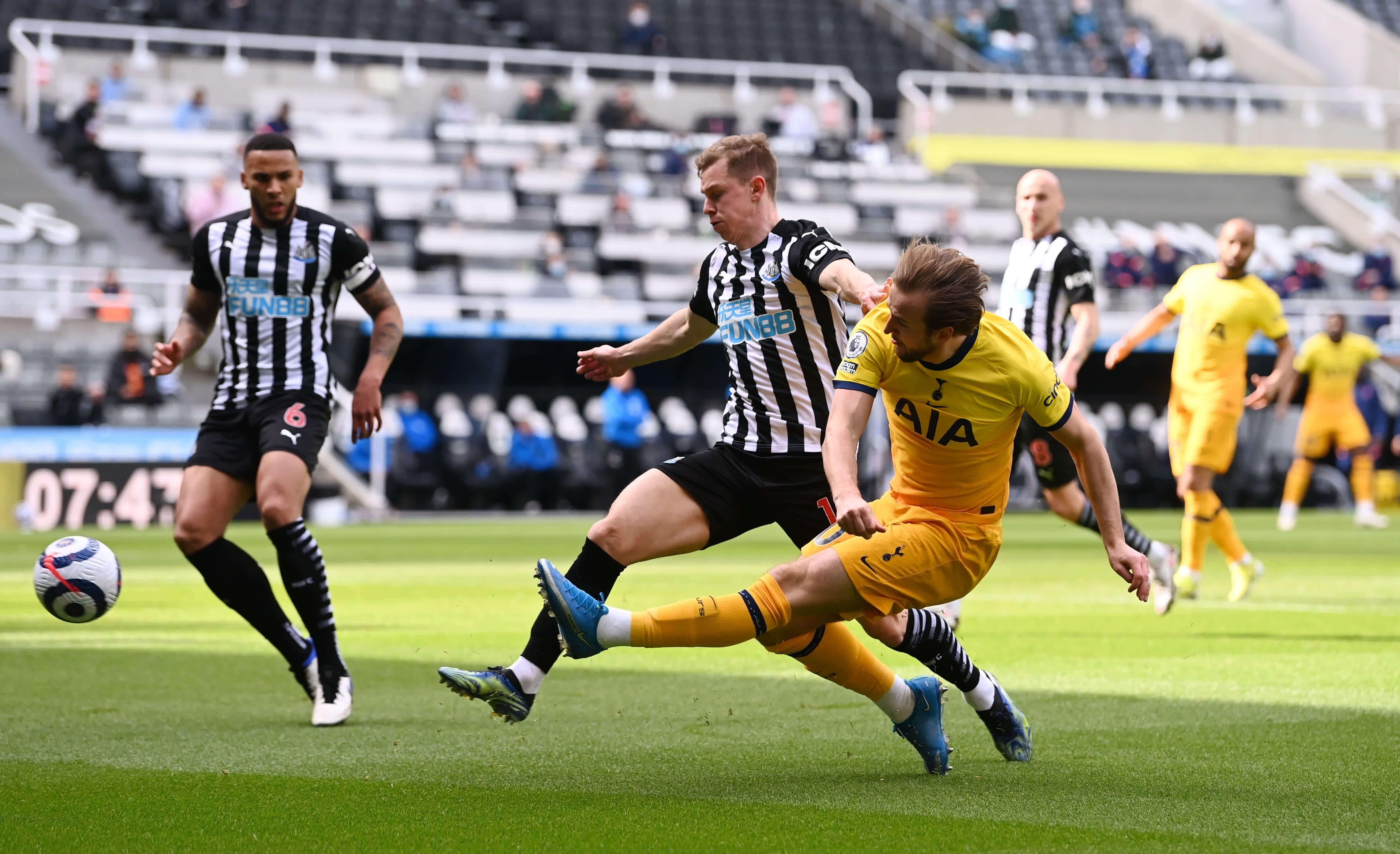 太阳报：曼联小将迭戈-莱昂从30号换为35号，塞斯科或继续穿30号.