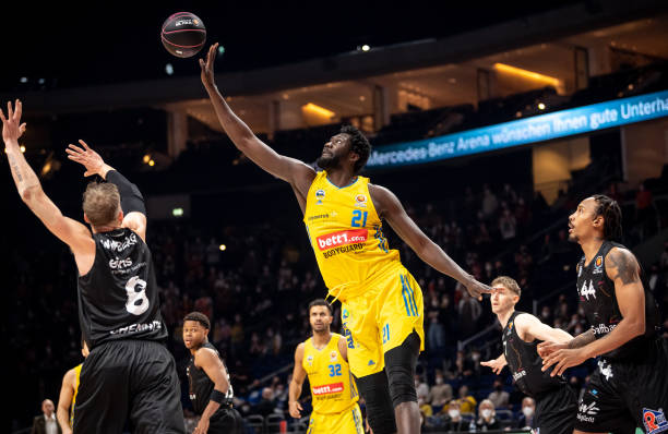 双外援步入 双外援步入